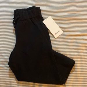 Women’s Lululemon on the fly crop woven